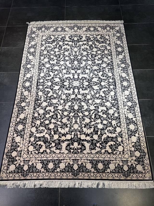 Tarz Halı Siyah Çiçek