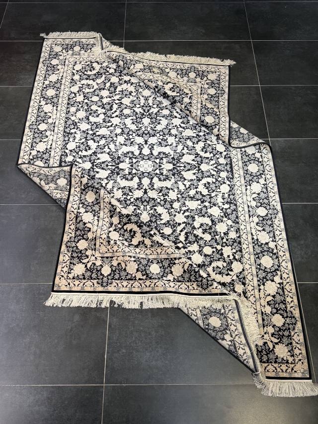 Tarz Halı Siyah Çiçek