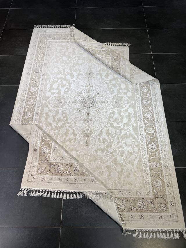 Tarz Halı Gümüş Madalyon