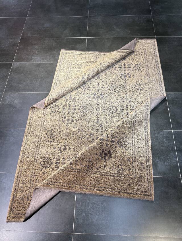 Tarz Halı Solgun Miras