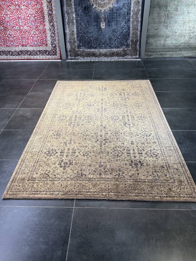 Tarz Halı Solgun Miras