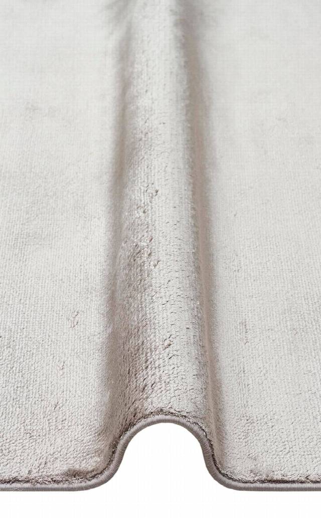 VELVET VT PLAIN SILVER  Düz Renk El Emeği ile Özel Tezgahlarda Üretilen Viskon Uşak Halısı