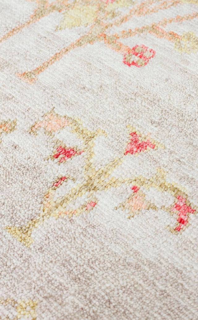 ZARA ZR 08 BEIGE AUTUMN  Otantik Desenli Özel Hav Vermeyen ve Kolay Temizlenebilir Tensel Kullanılarak El Emeği ile Özel Tezgahlarda Üretilen Modern Uşak Halısı