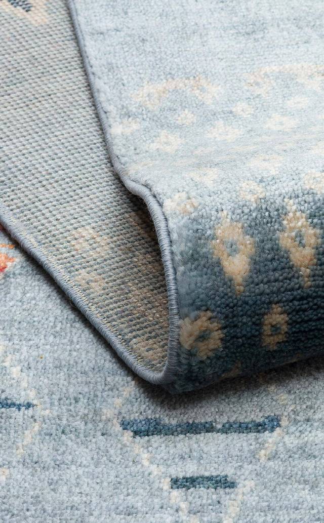 ZARA ZR 15 AQUA MULTY  Otantik Desenli Özel Hav Vermeyen ve Kolay Temizlenebilir Tensel Kullanılarak El Emeği ile Özel Tezgahlarda Üretilen Modern Uşak Halısı