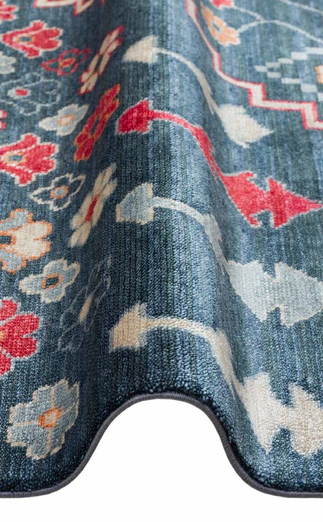 ZARA ZR 17 NAVY MULTY  Otantik Desenli Özel Hav Vermeyen ve Kolay Temizlenebilir Tensel Kullanılarak El Emeği ile Özel Tezgahlarda Üretilen Modern Uşak Halısı