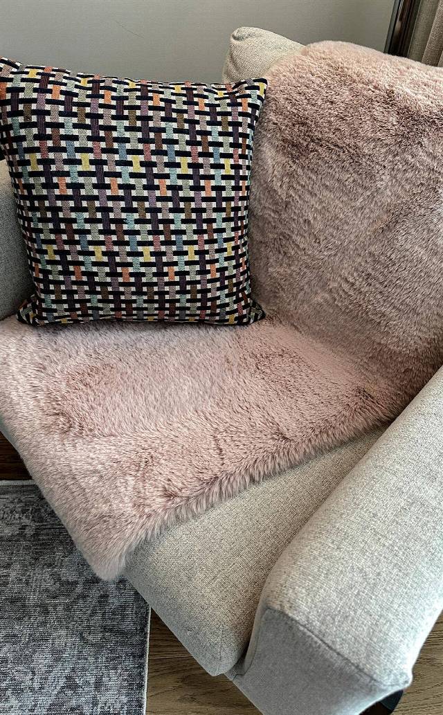 MOLLIS THROW MLS THROW POWDER  Yumuşak Dokulu Uzun Tüylü Yıkanabilir Tavşan Postu