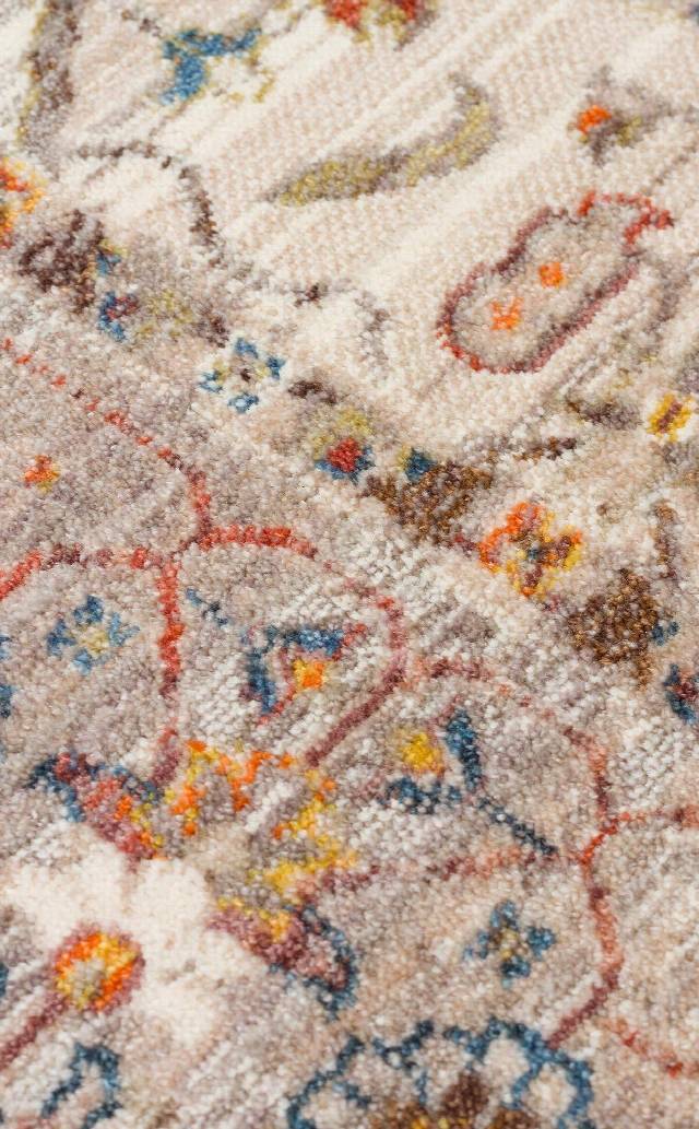 PIETRA PTA 01 CREAM GREY  Sıcak Renk Tonlarını Etnik Desenler ile Buluşturan Yumuşak Tuşeli Makine Halısı